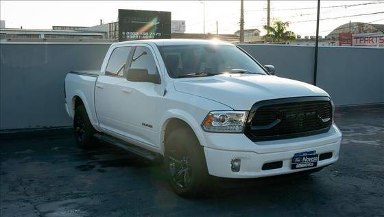 RAM CLASSIC 5.7 V8 GASOLINA LARAMIE NIGHT EDITION CD 4X4 AUTOMÁTICO